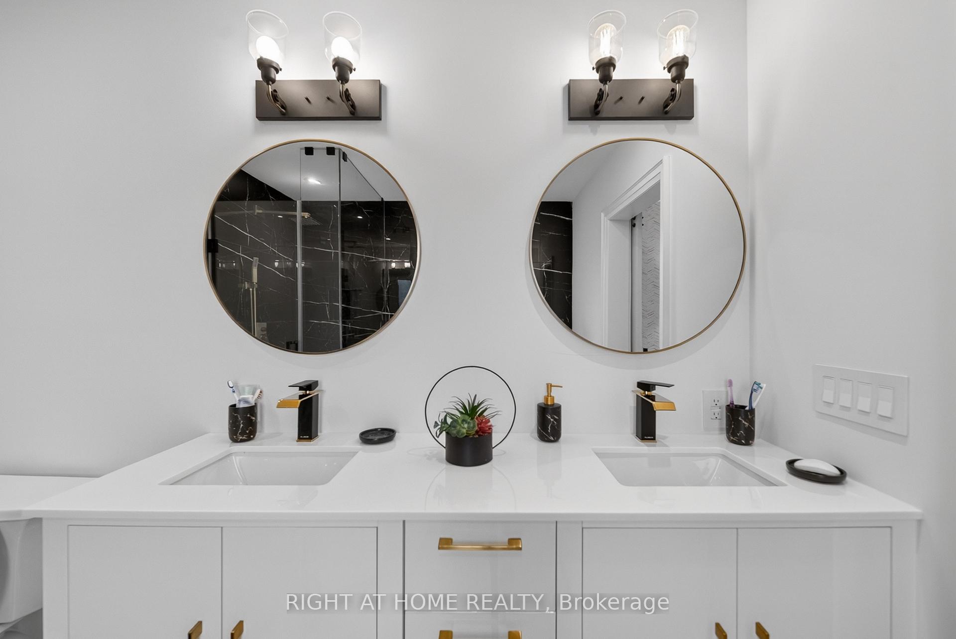 Photo 19 of 17 Exbury Road, North York, Downsview-Roding-CFB — HOMEH