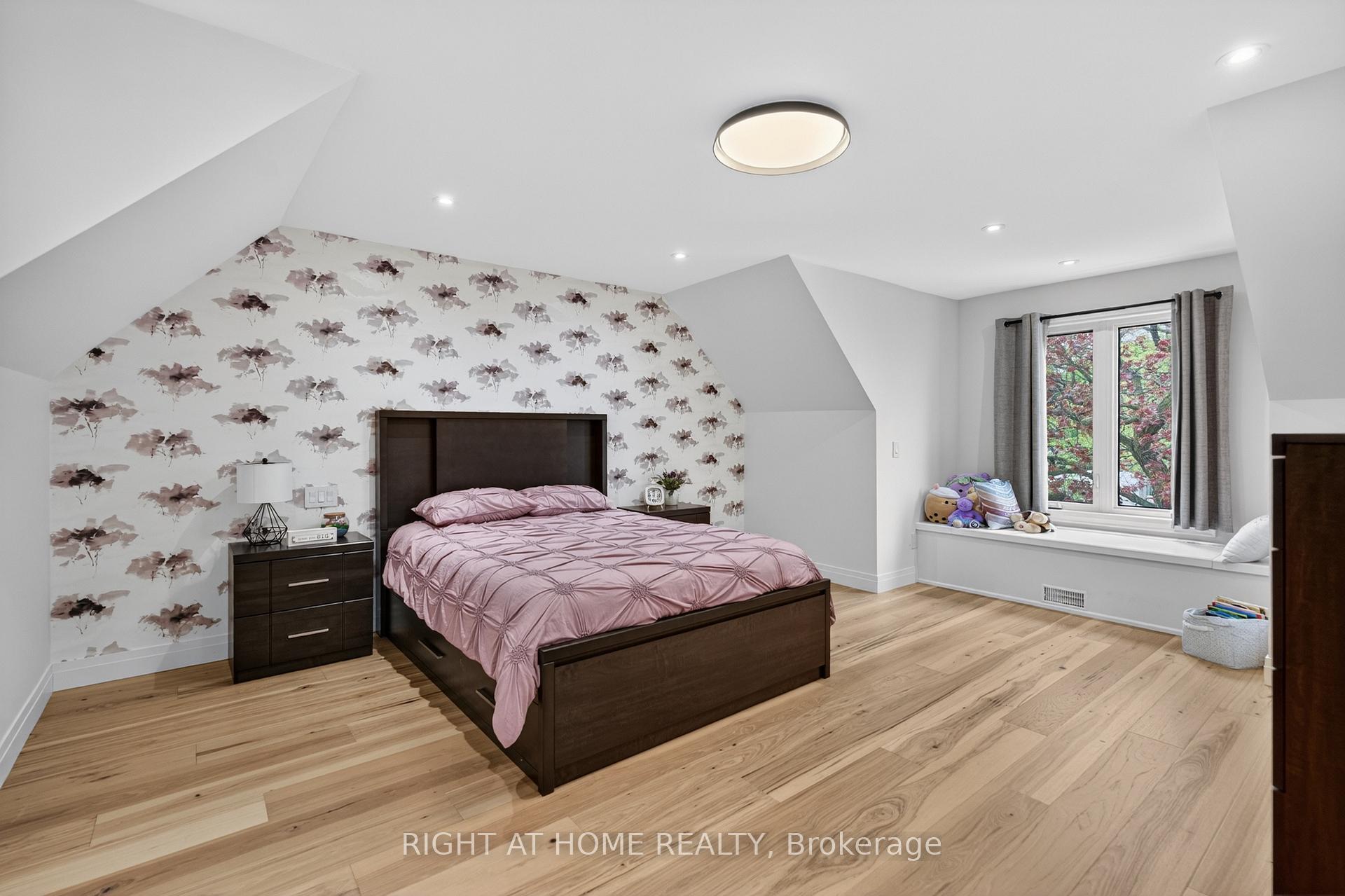 Photo 23 of 17 Exbury Road, North York, Downsview-Roding-CFB — HOMEH