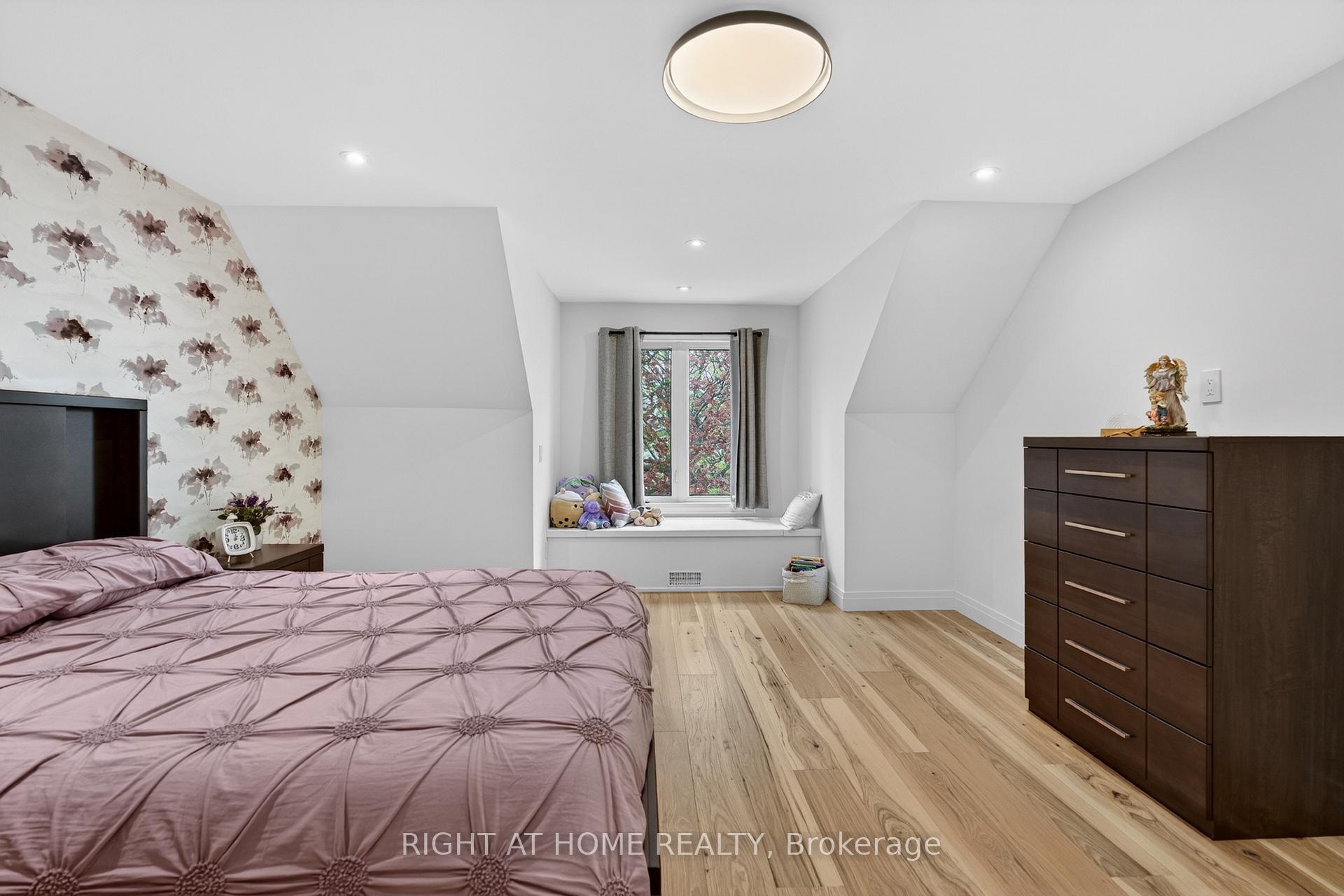 Photo 24 of 17 Exbury Road, North York, Downsview-Roding-CFB — HOMEH