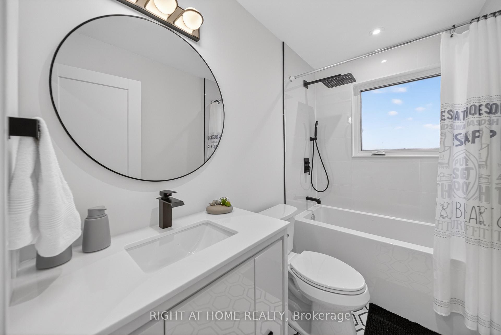 Photo 26 of 17 Exbury Road, North York, Downsview-Roding-CFB — HOMEH