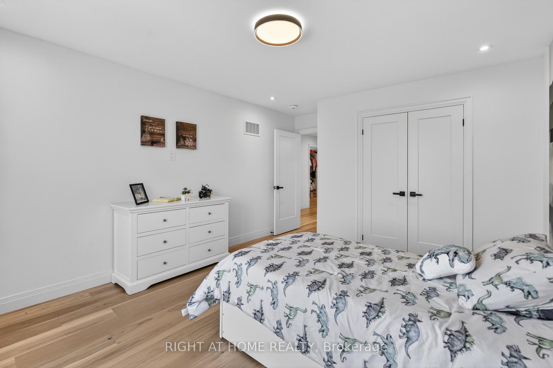 Photo 29 of 17 Exbury Road, North York, Downsview-Roding-CFB — HOMEH