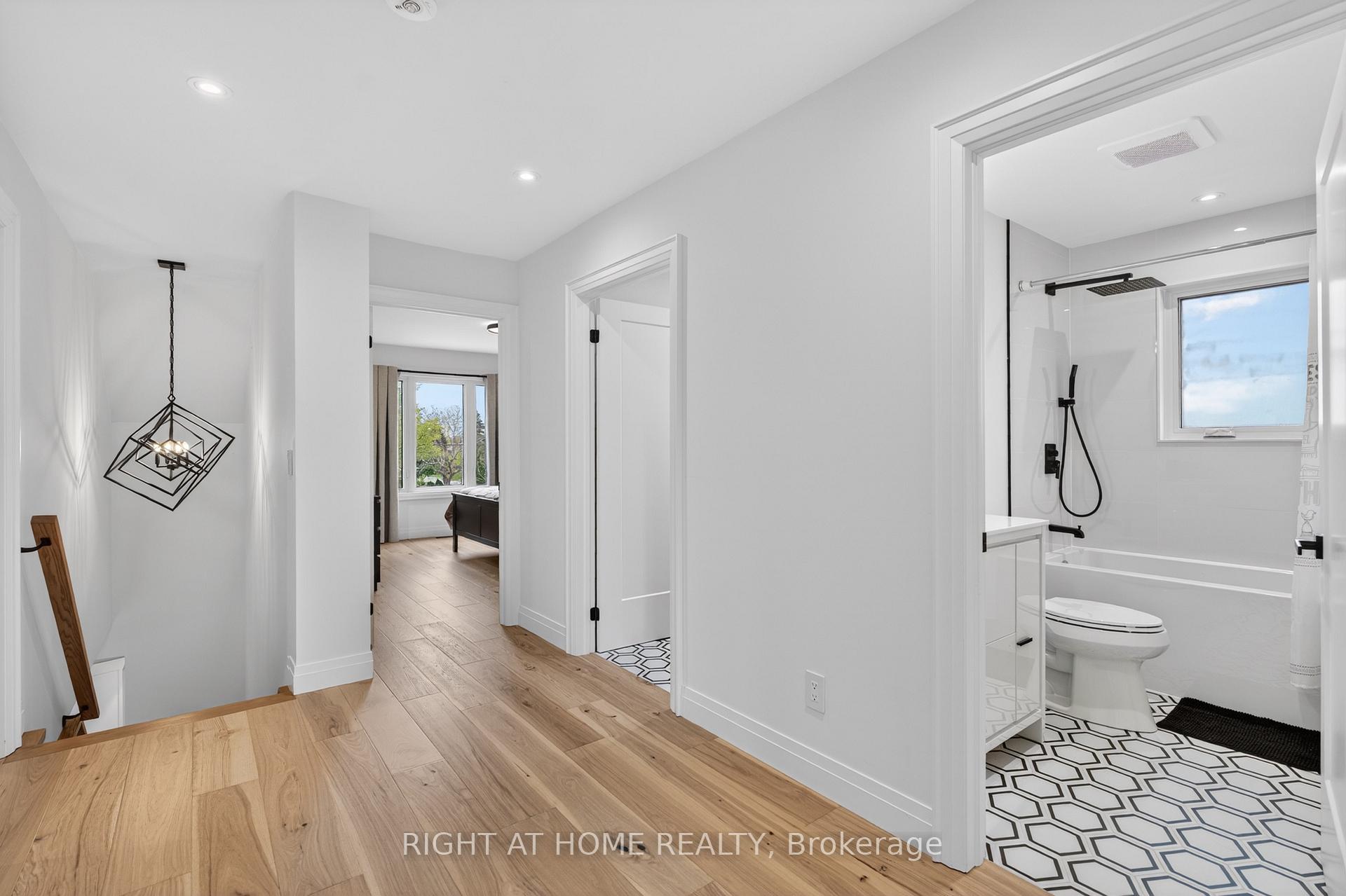 Photo 32 of 17 Exbury Road, North York, Downsview-Roding-CFB — HOMEH
