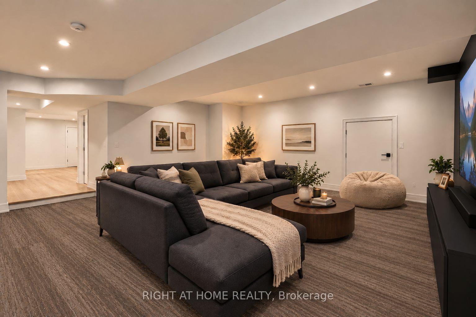 Photo 36 of 17 Exbury Road, North York, Downsview-Roding-CFB — HOMEH