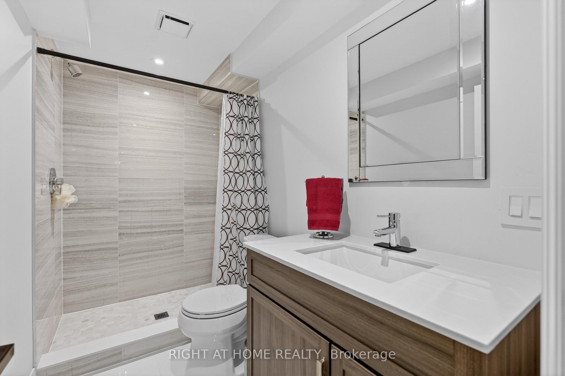 Photo 37 of 17 Exbury Road, North York, Downsview-Roding-CFB — HOMEH