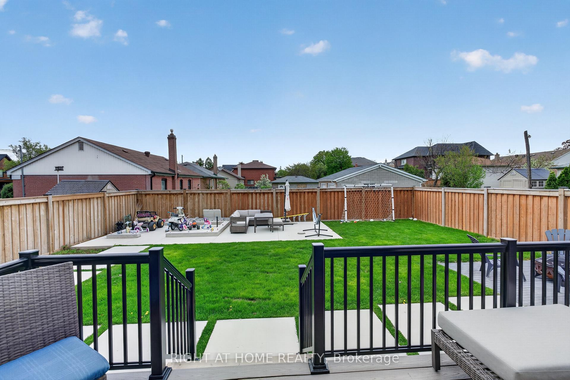 Photo 40 of 17 Exbury Road, North York, Downsview-Roding-CFB — HOMEH