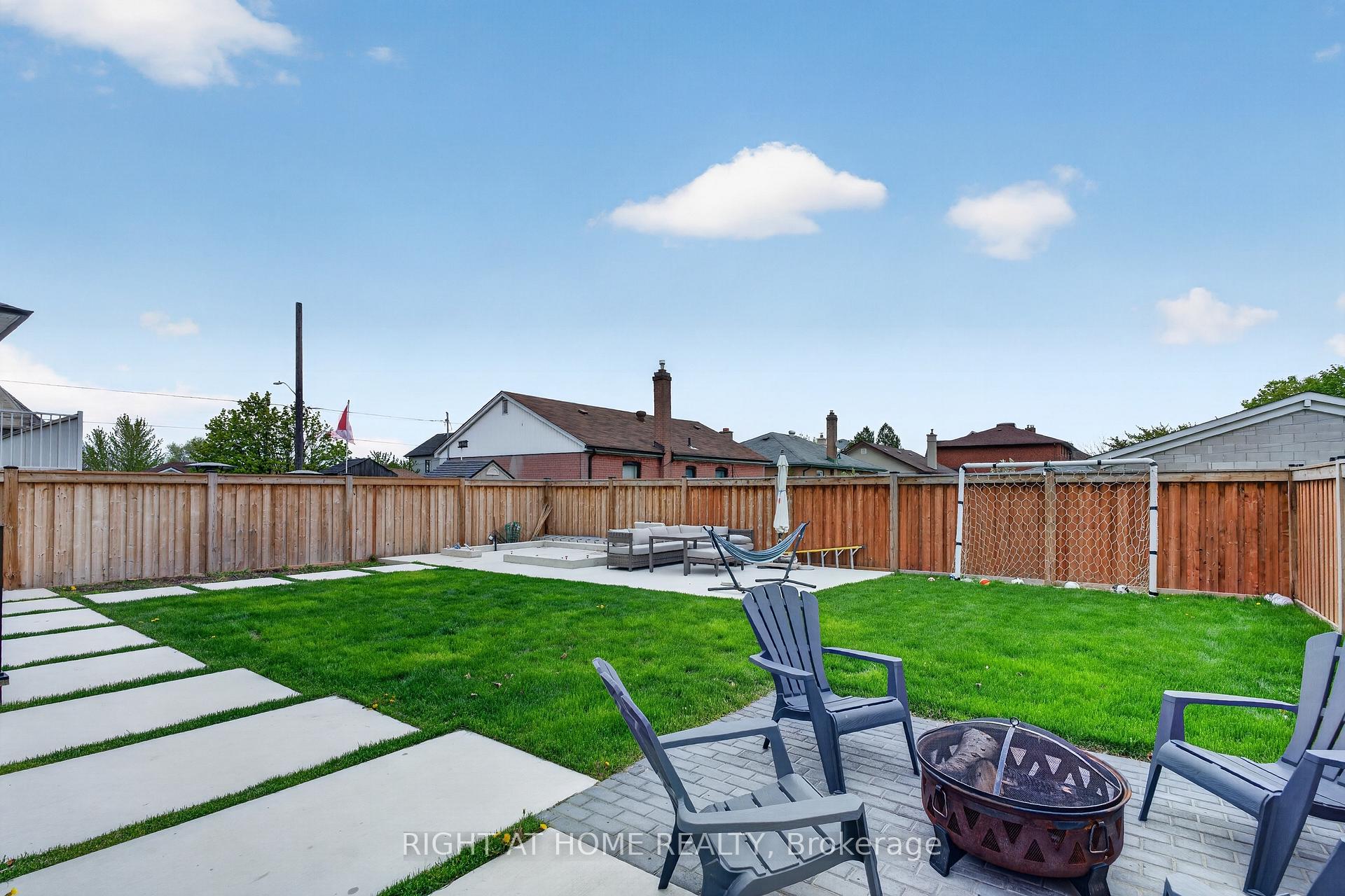 Photo 42 of 17 Exbury Road, North York, Downsview-Roding-CFB — HOMEH