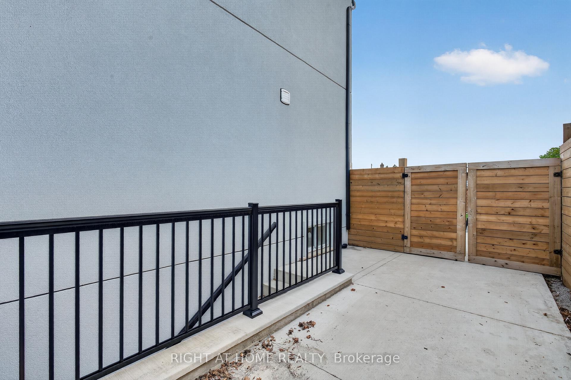 Photo 45 of 17 Exbury Road, North York, Downsview-Roding-CFB — HOMEH