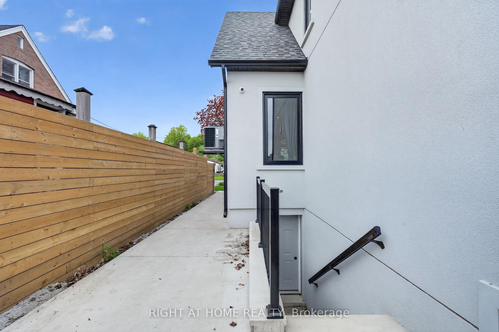 Photo 46 of 17 Exbury Road, North York, Downsview-Roding-CFB — HOMEH