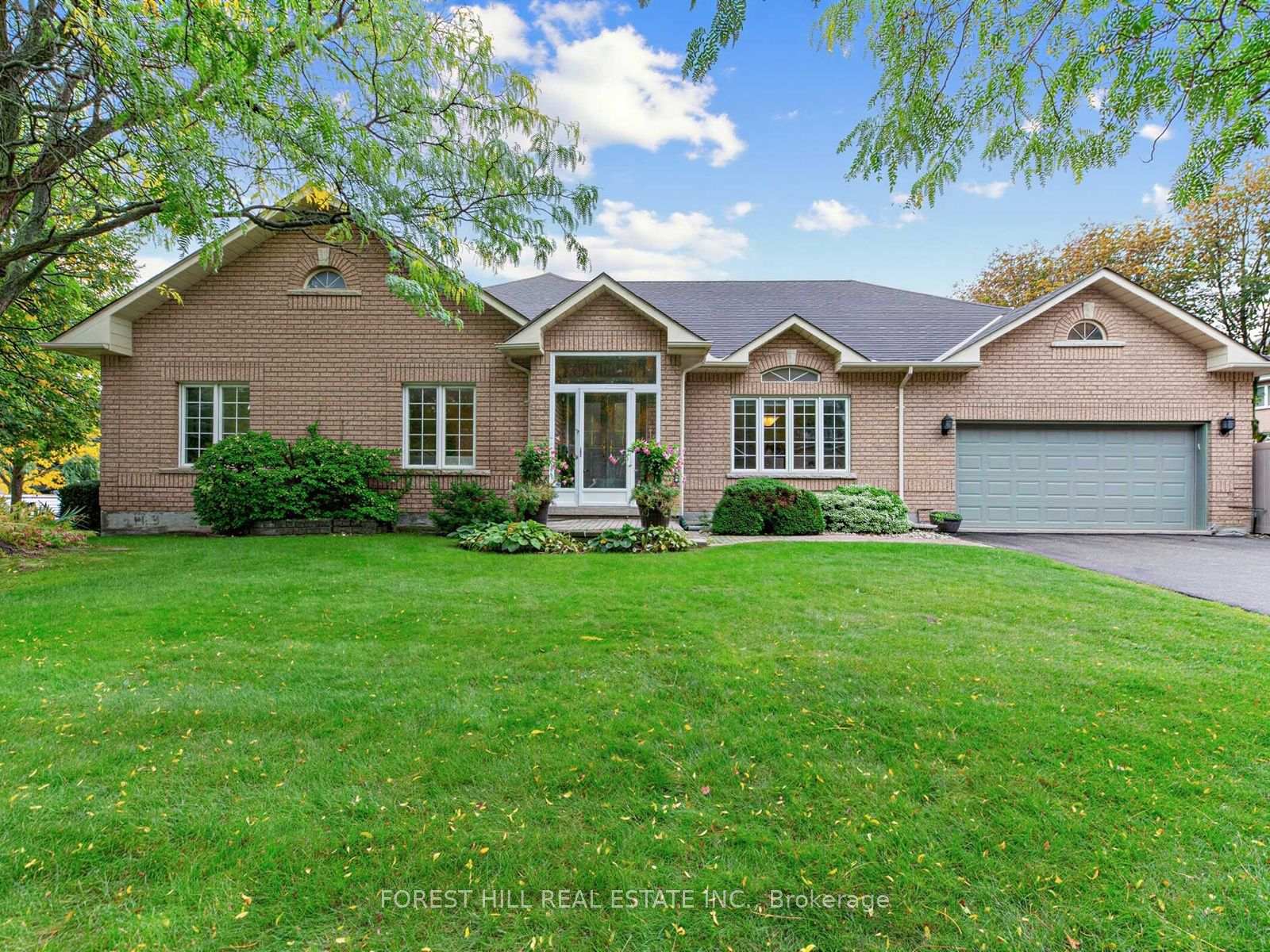 Photo 2 of 104 Sanibel Crescent, Vaughan, Uplands — HOMEH
