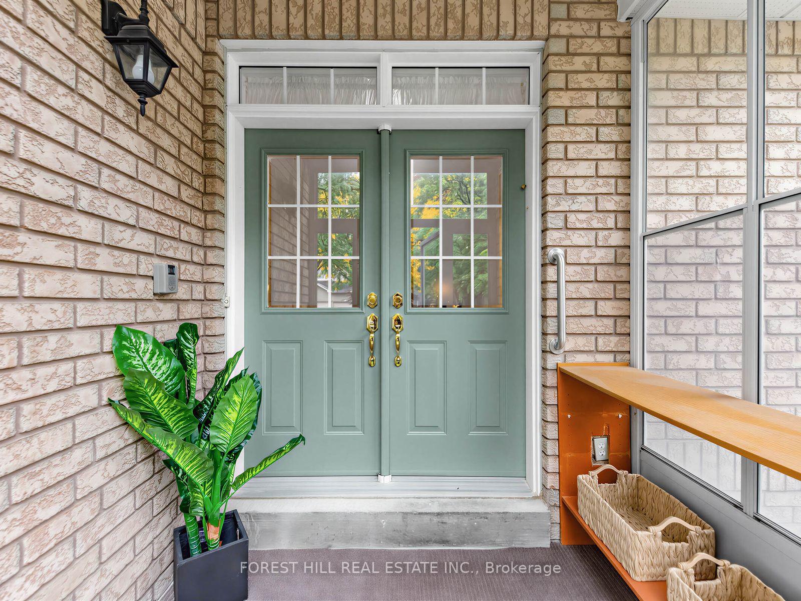 Photo 3 of 104 Sanibel Crescent, Vaughan, Uplands — HOMEH