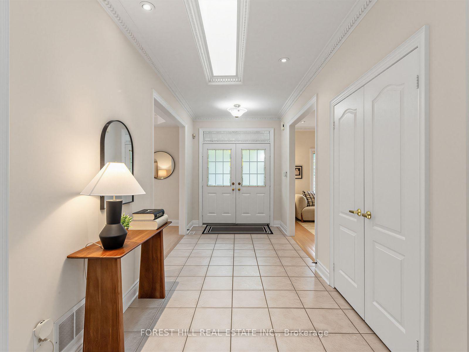 Photo 4 of 104 Sanibel Crescent, Vaughan, Uplands — HOMEH