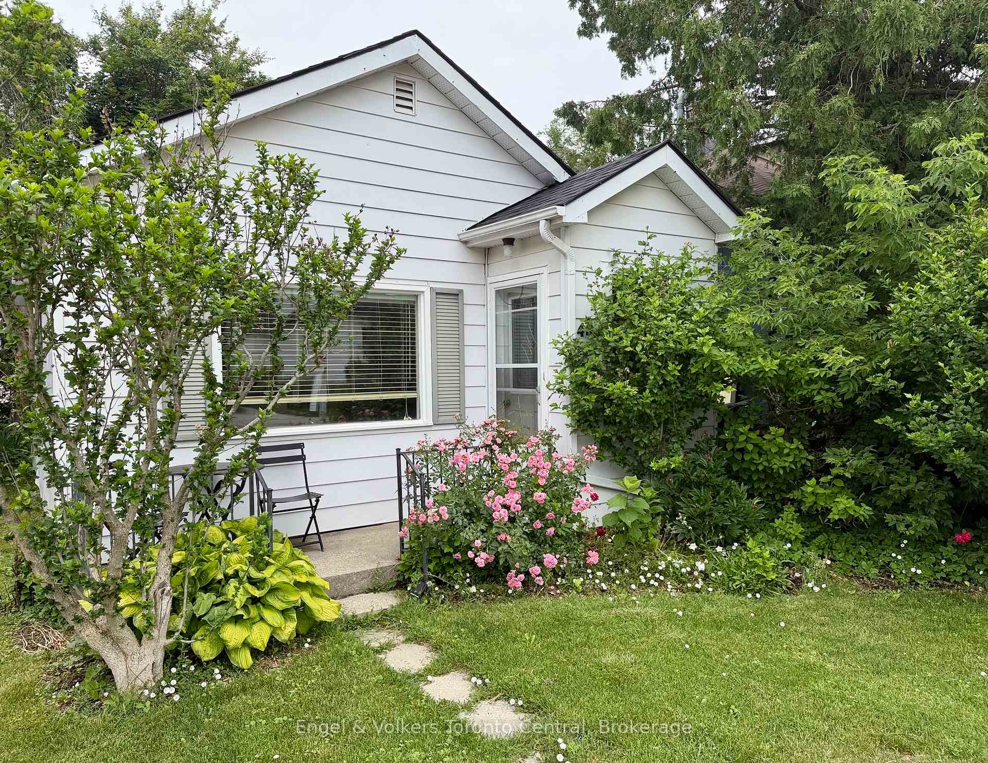 Photo 2 of 48 Berry Street, Meaford — HOMEH