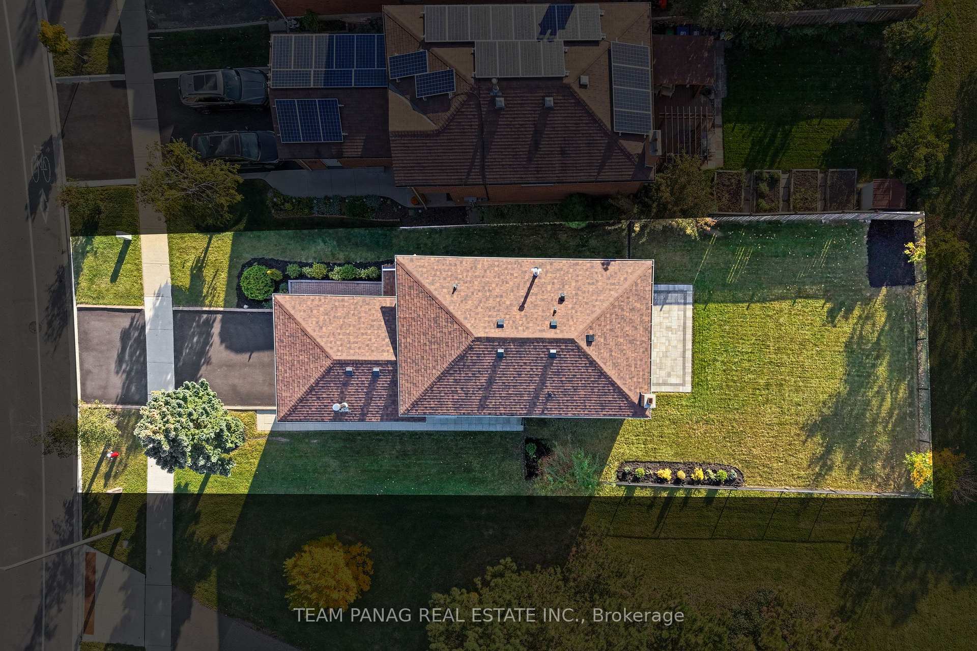 Photo 2 of 42 Kingknoll Drive, Brampton, Fletcher's Creek South — HOMEH