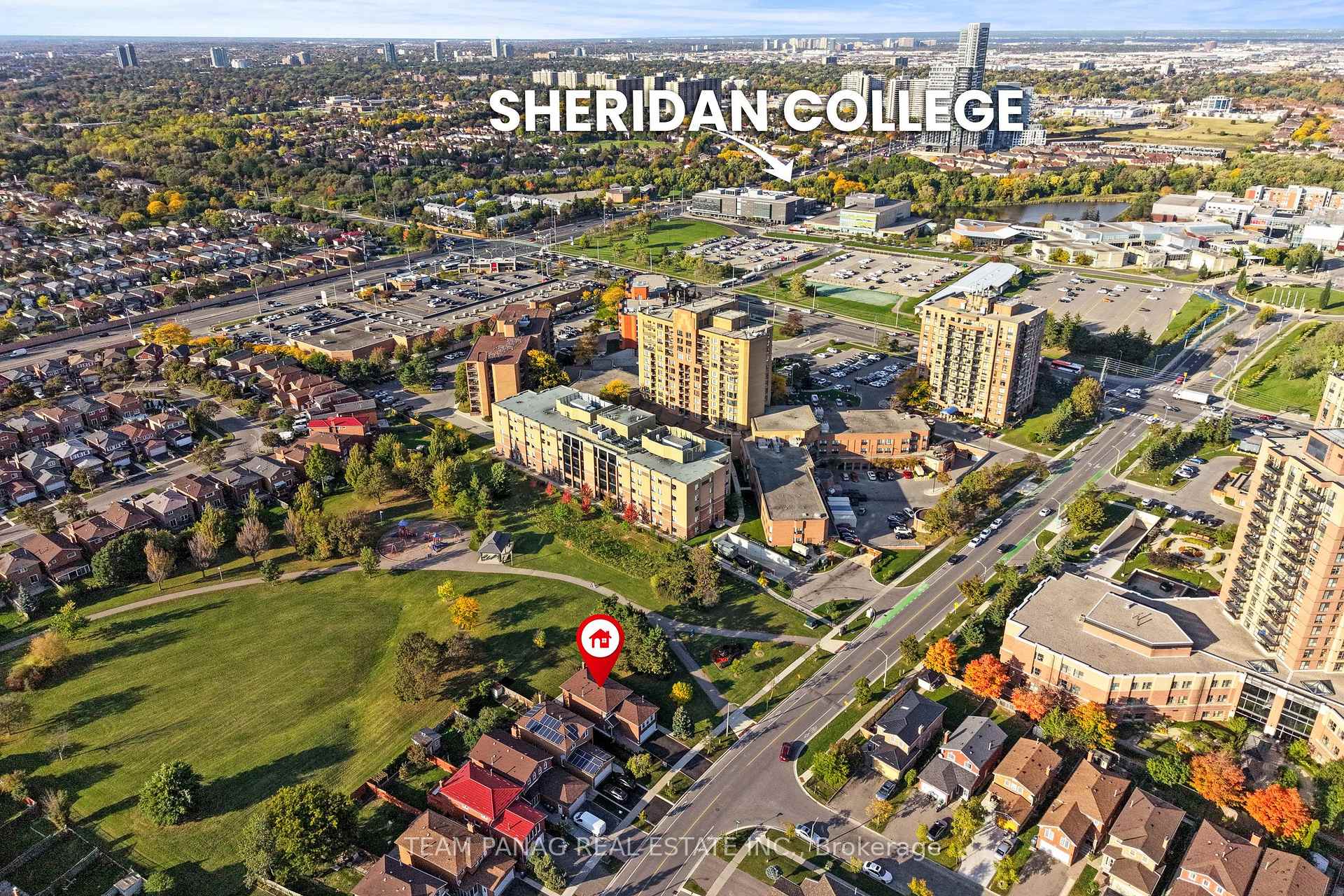 Photo 4 of 42 Kingknoll Drive, Brampton, Fletcher's Creek South — HOMEH
