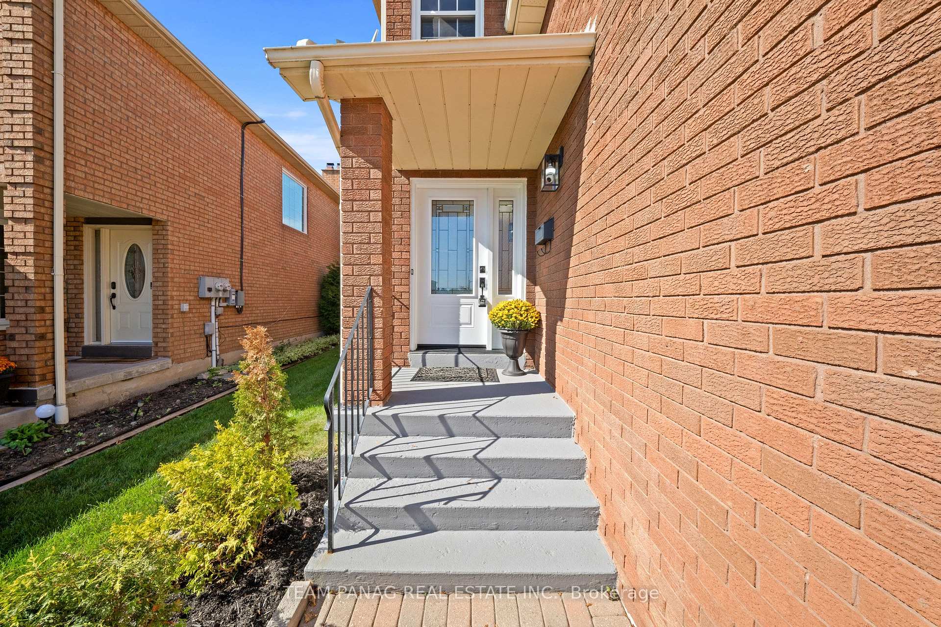 Photo 7 of 42 Kingknoll Drive, Brampton, Fletcher's Creek South — HOMEH