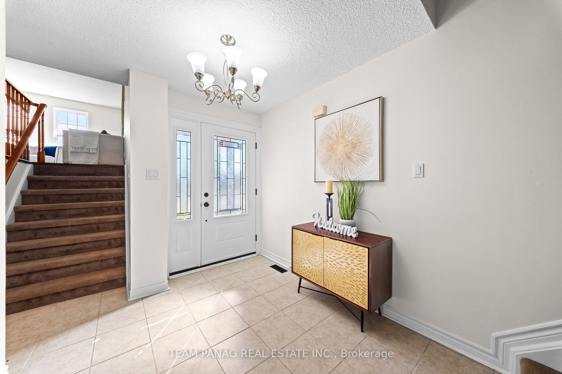 Photo 8 of 42 Kingknoll Drive, Brampton, Fletcher's Creek South — HOMEH