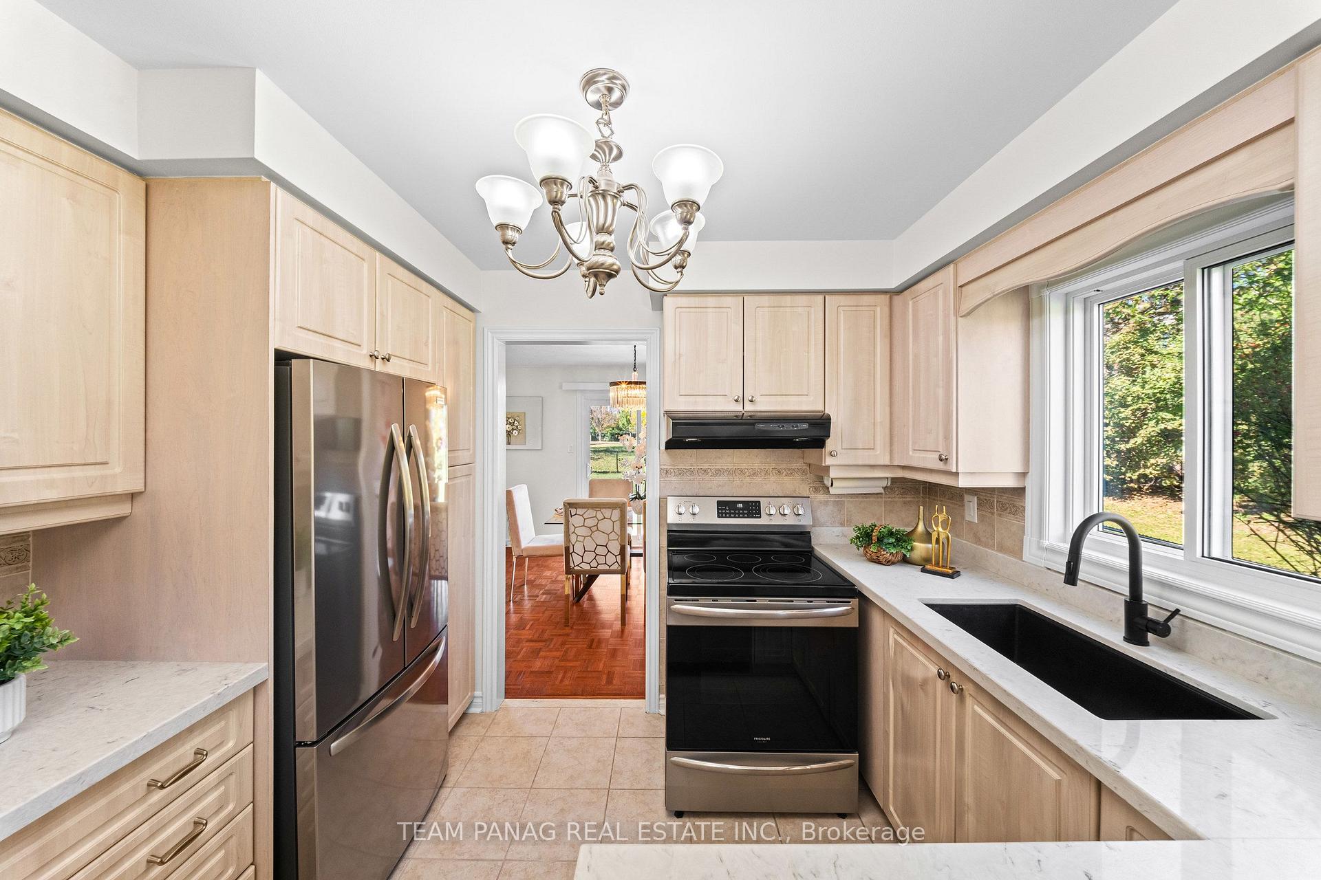 Photo 18 of 42 Kingknoll Drive, Brampton, Fletcher's Creek South — HOMEH