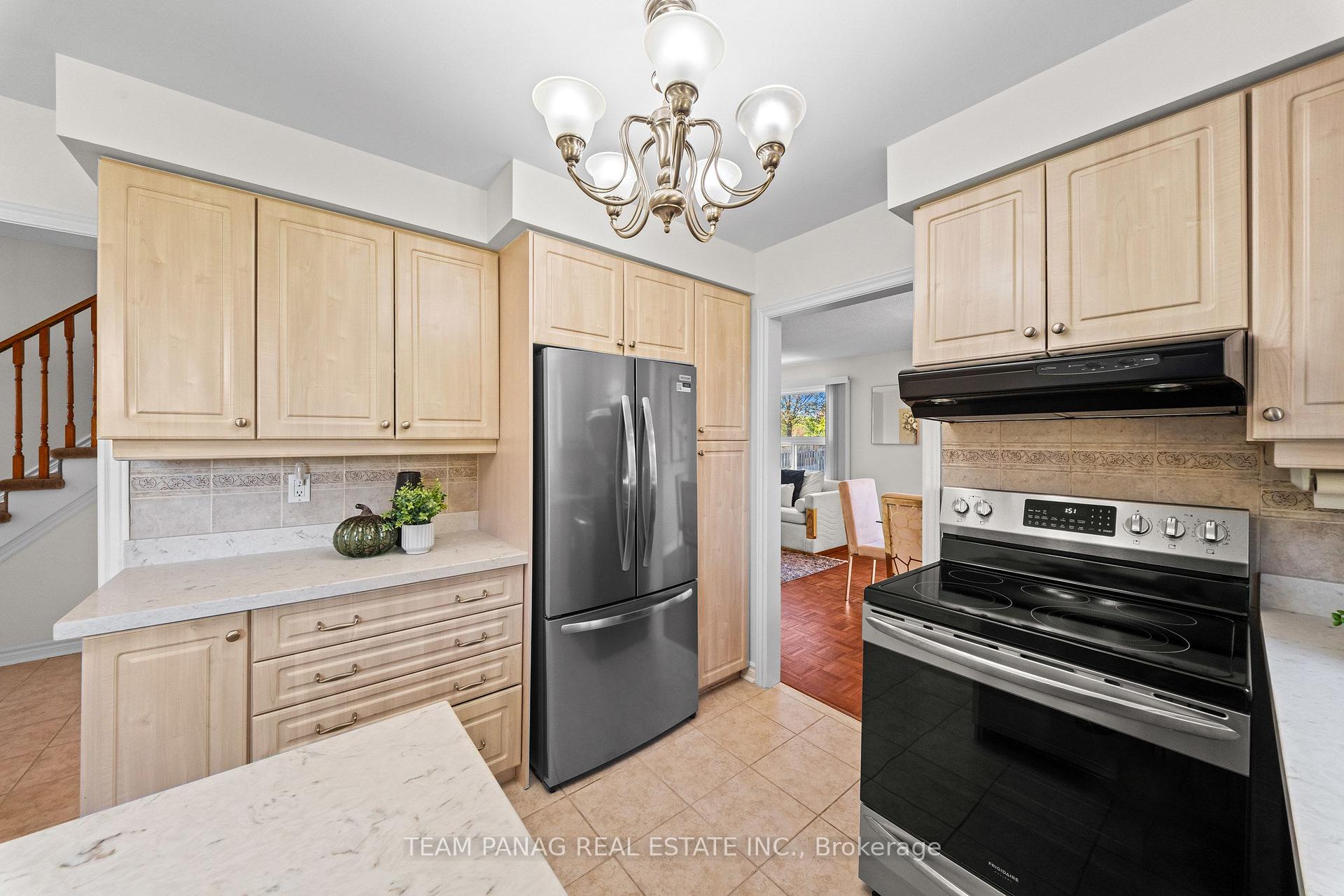 Photo 19 of 42 Kingknoll Drive, Brampton, Fletcher's Creek South — HOMEH