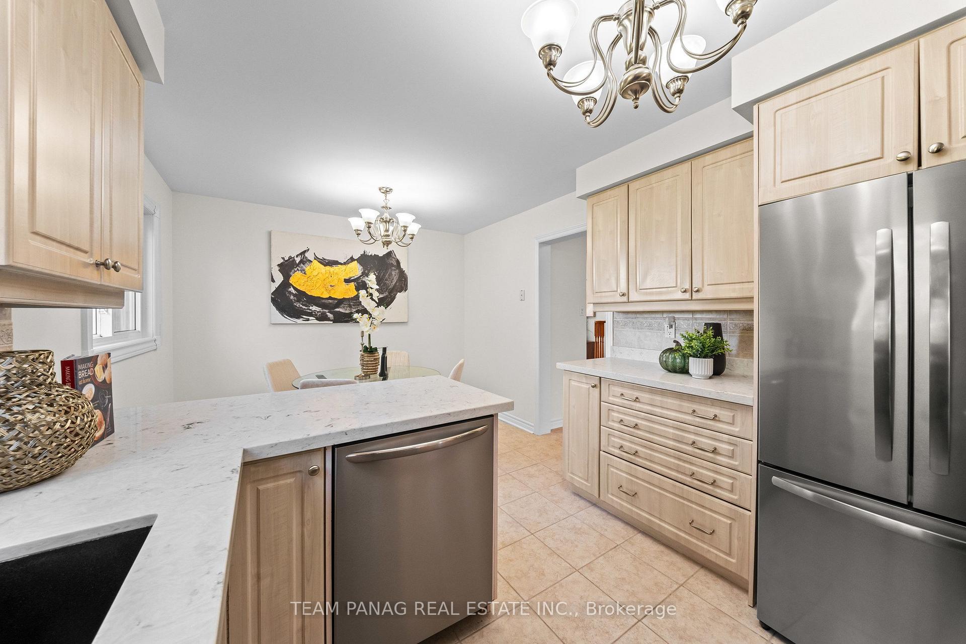 Photo 20 of 42 Kingknoll Drive, Brampton, Fletcher's Creek South — HOMEH