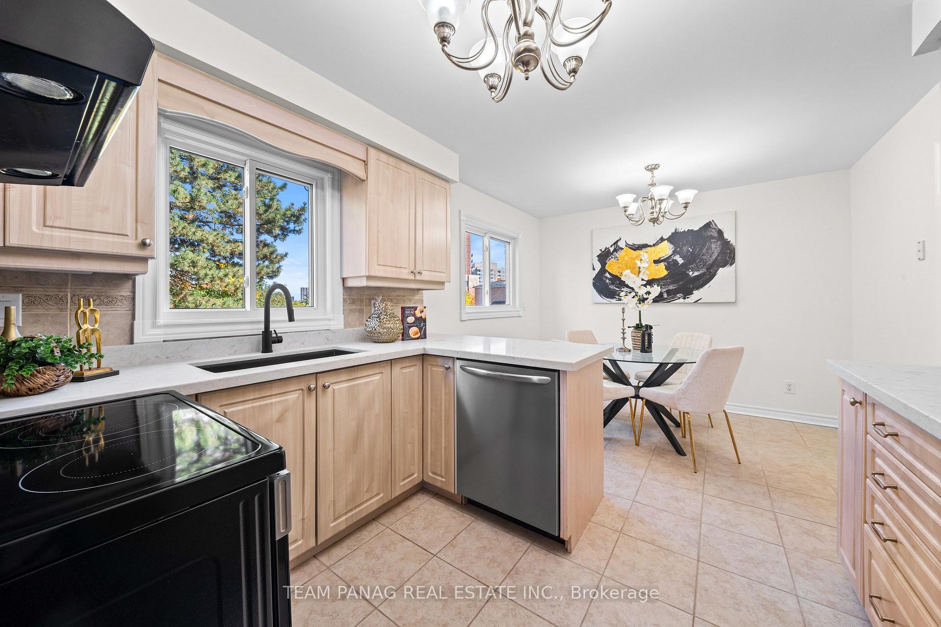 Photo 21 of 42 Kingknoll Drive, Brampton, Fletcher's Creek South — HOMEH