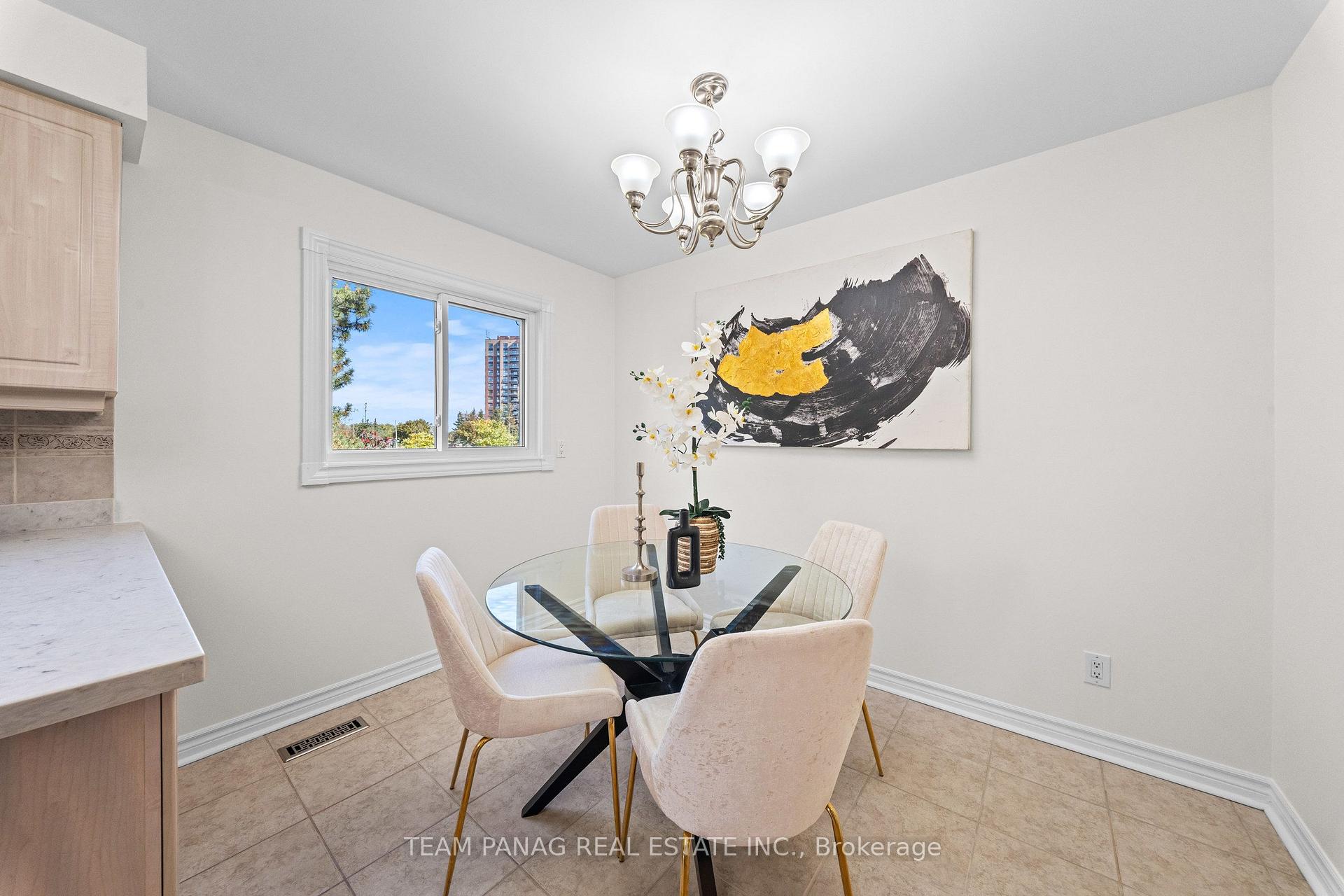 Photo 23 of 42 Kingknoll Drive, Brampton, Fletcher's Creek South — HOMEH