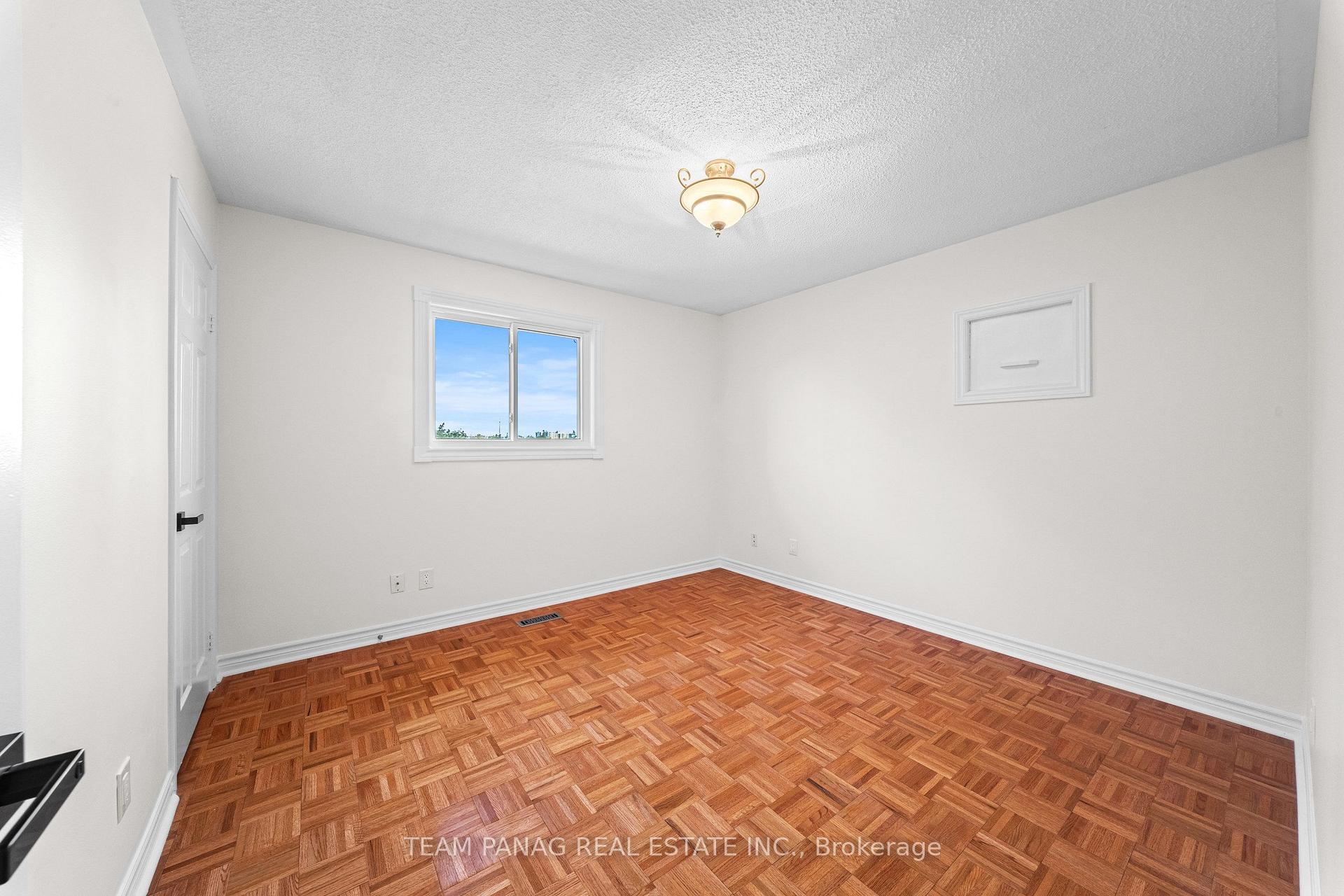 Photo 36 of 42 Kingknoll Drive, Brampton, Fletcher's Creek South — HOMEH