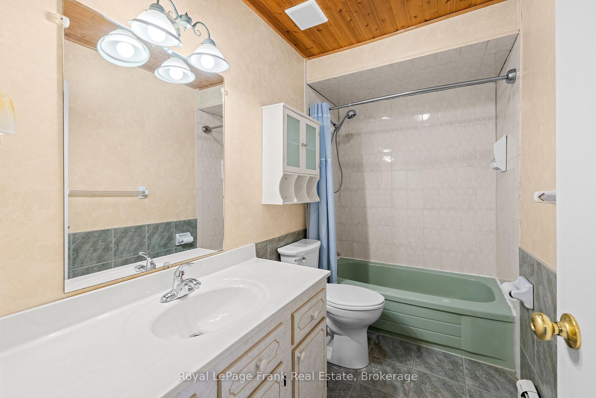 Photo 23 of Unit 28, 18 Reygate Court, Ajax, South East — HOMEH