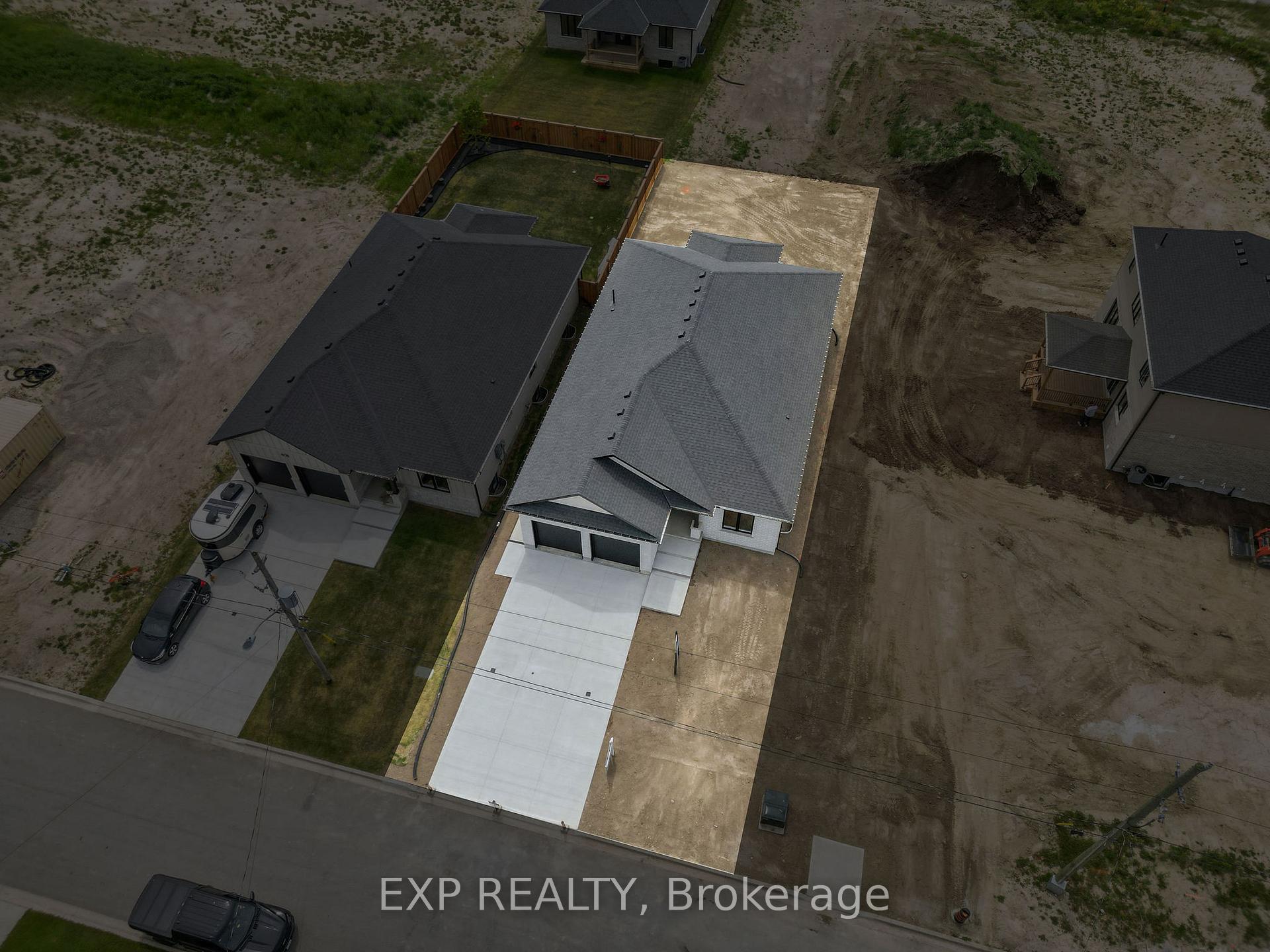 Photo 2 of 404 Erie Street, Warwick, Watford — HOMEH