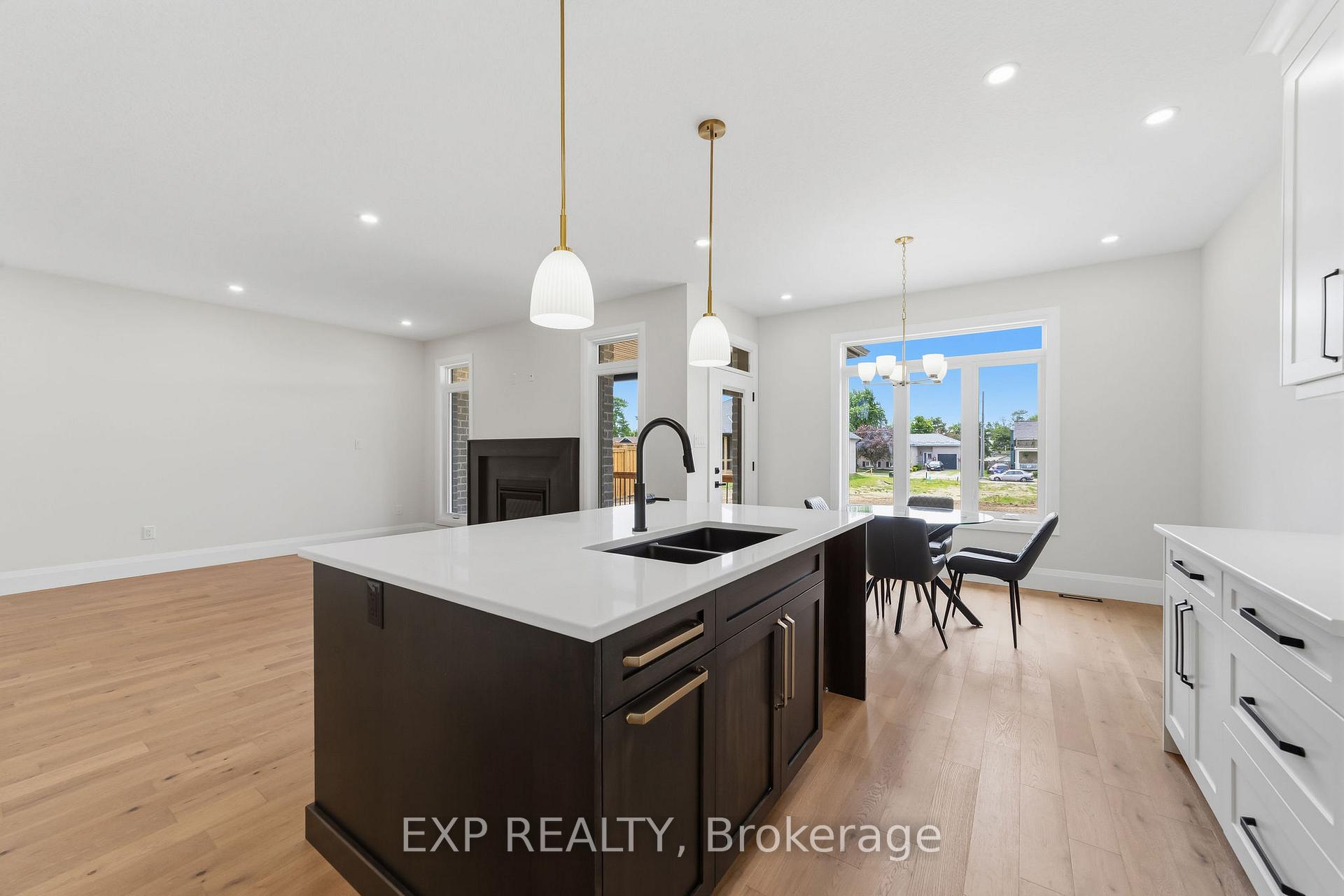 Photo 12 of 404 Erie Street, Warwick, Watford — HOMEH