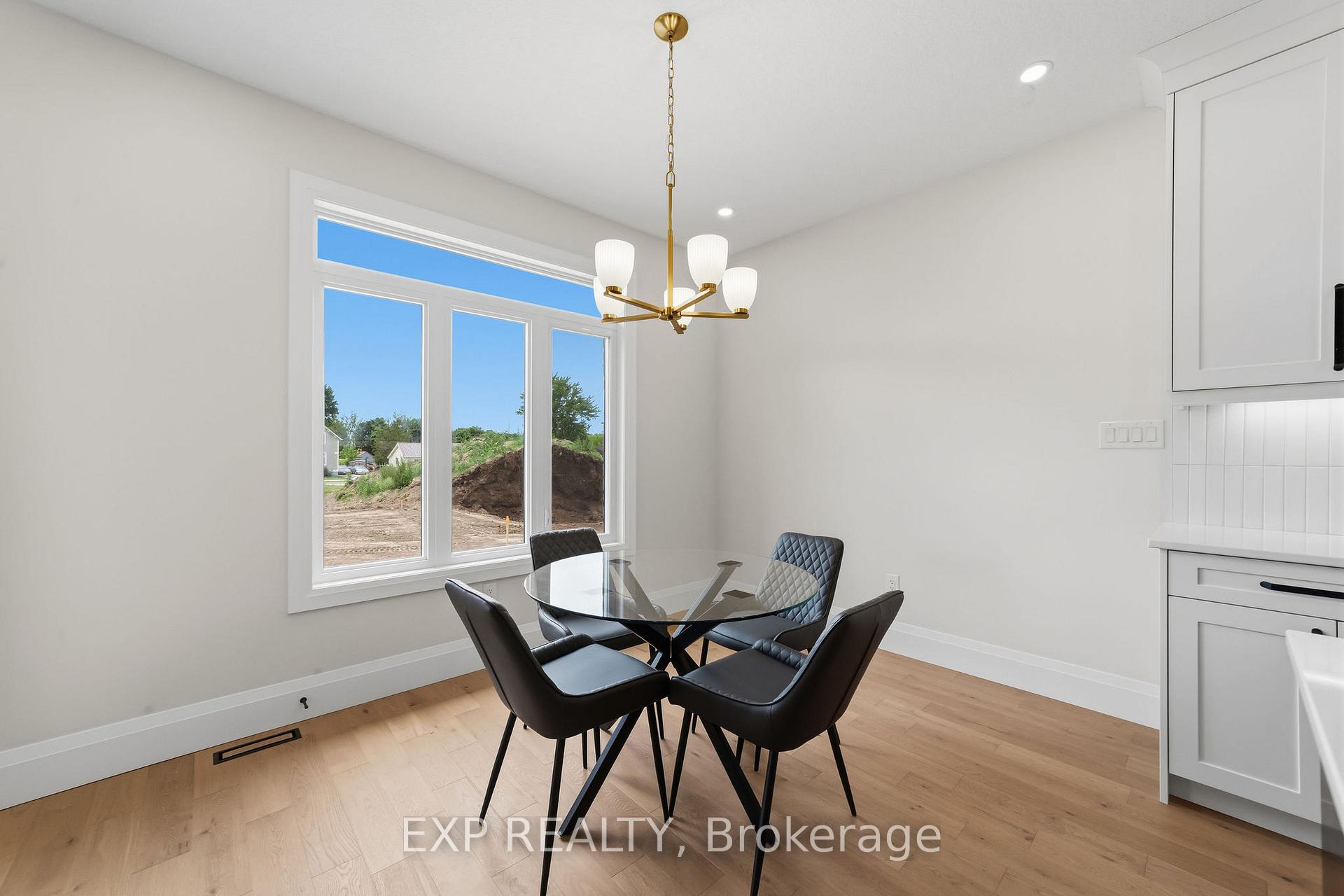 Photo 13 of 404 Erie Street, Warwick, Watford — HOMEH