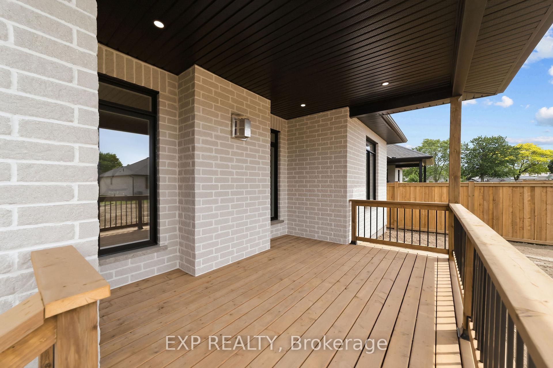 Photo 16 of 404 Erie Street, Warwick, Watford — HOMEH