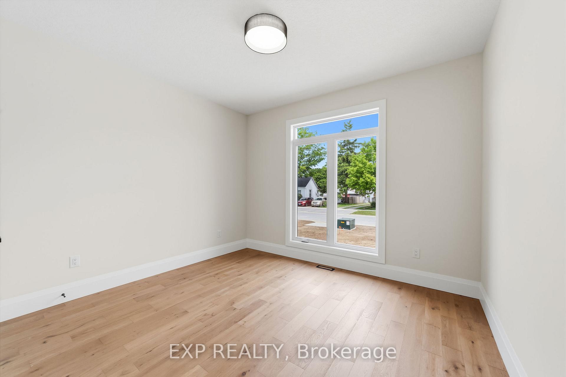 Photo 19 of 404 Erie Street, Warwick, Watford — HOMEH