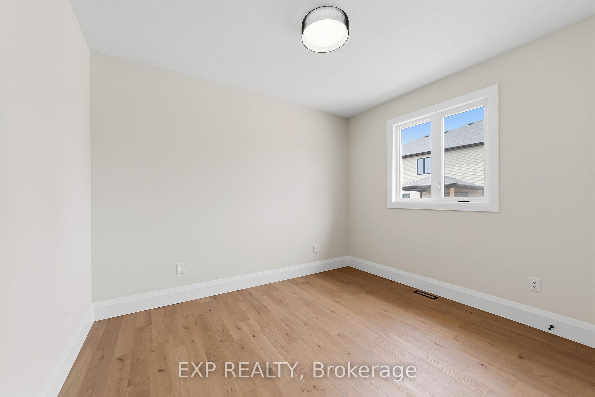 Photo 23 of 404 Erie Street, Warwick, Watford — HOMEH