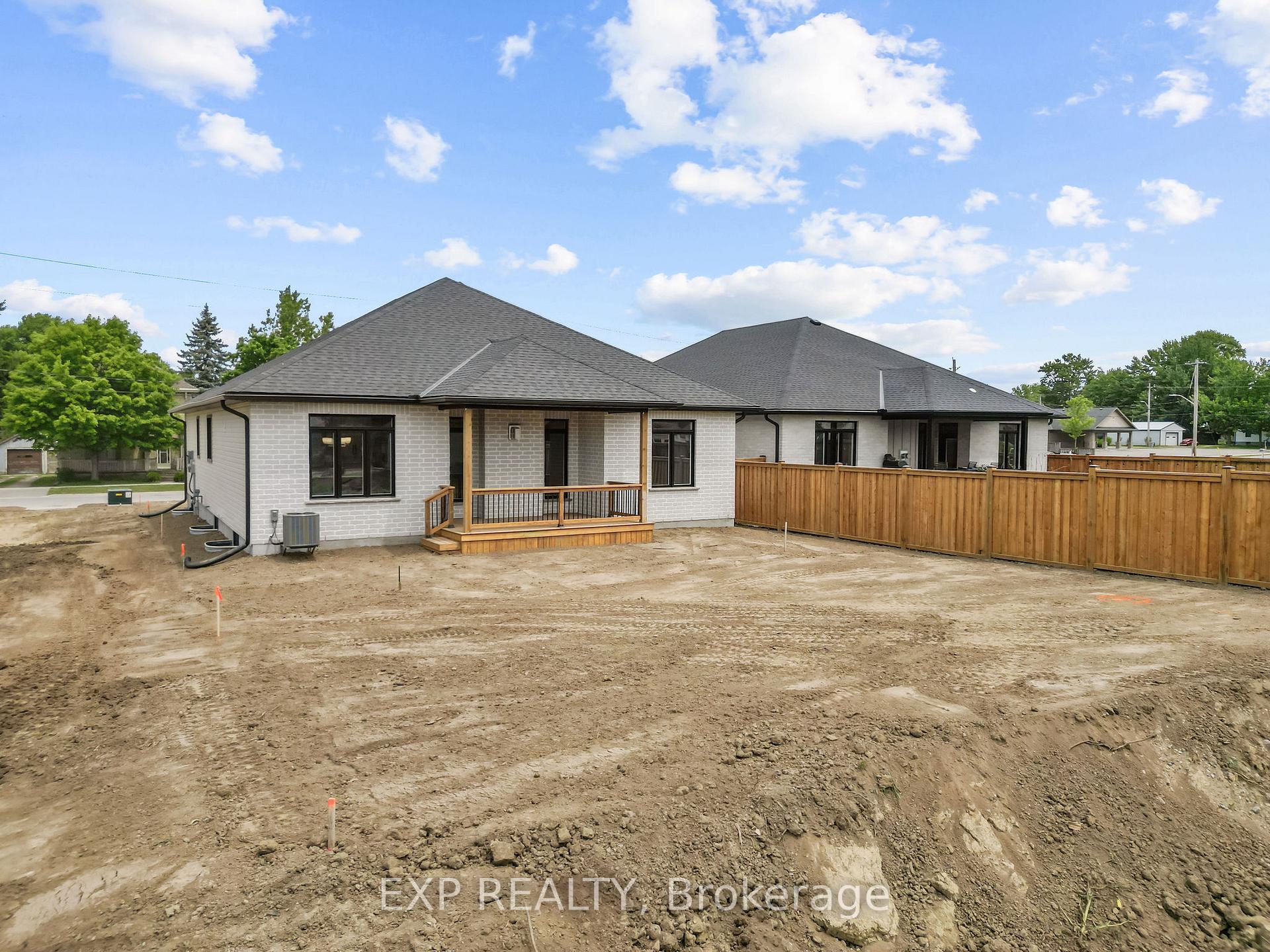 Photo 35 of 404 Erie Street, Warwick, Watford — HOMEH