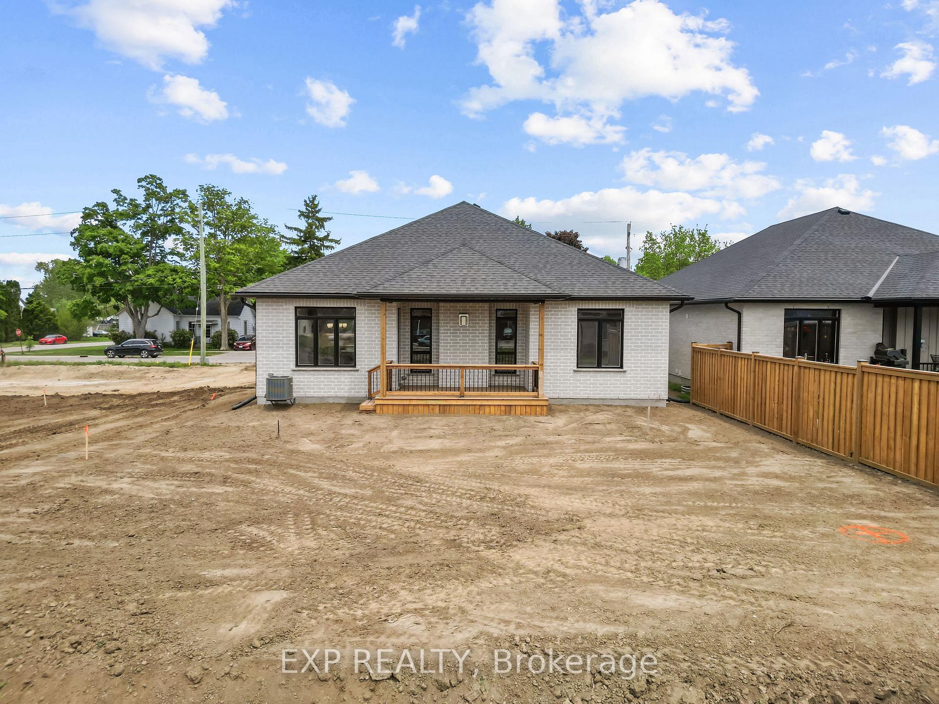 Photo 36 of 404 Erie Street, Warwick, Watford — HOMEH