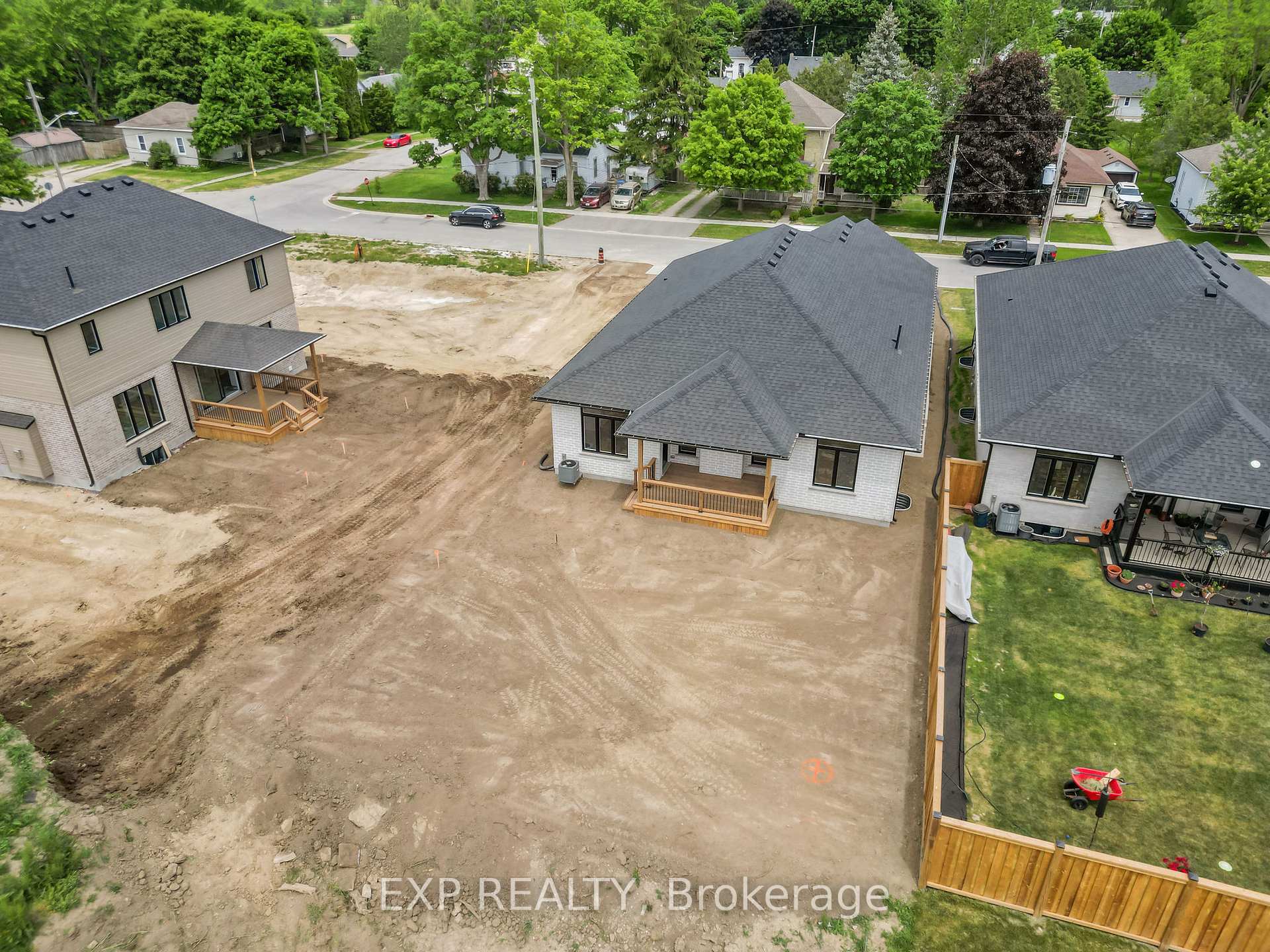 Photo 37 of 404 Erie Street, Warwick, Watford — HOMEH
