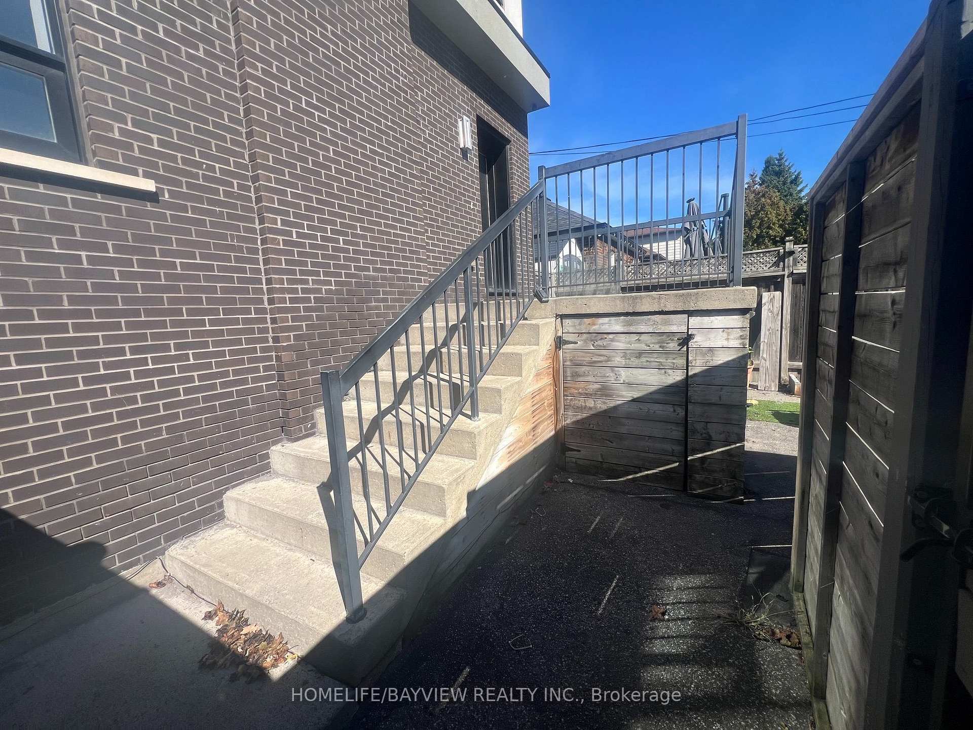 Photo 3 of Unit Unit 2, 379 O'Connor Drive, Toronto, East York — HOMEH