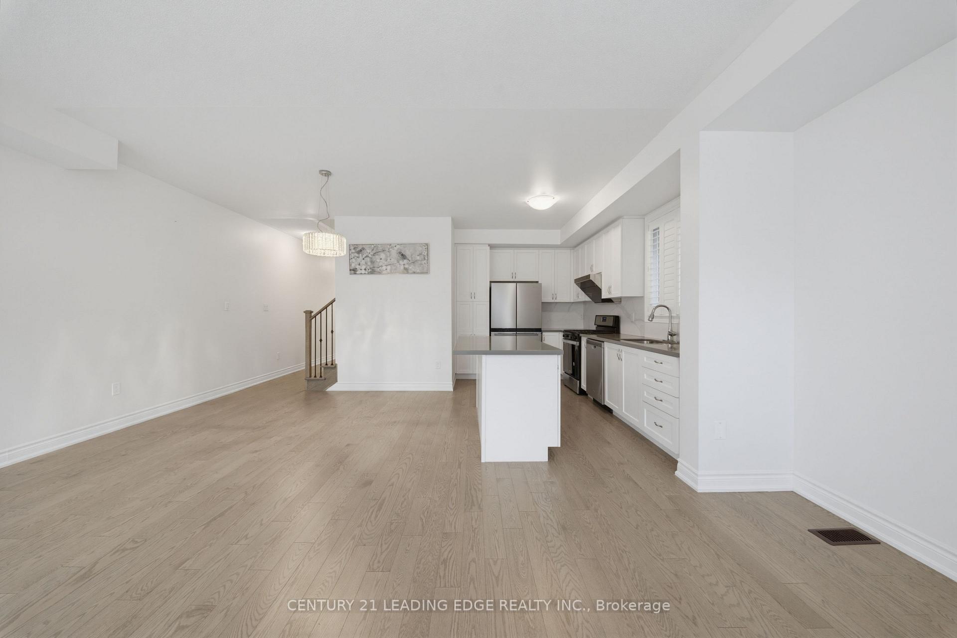 Photo 4 of 28 Liam Lane, Markham, Cedarwood — HOMEH