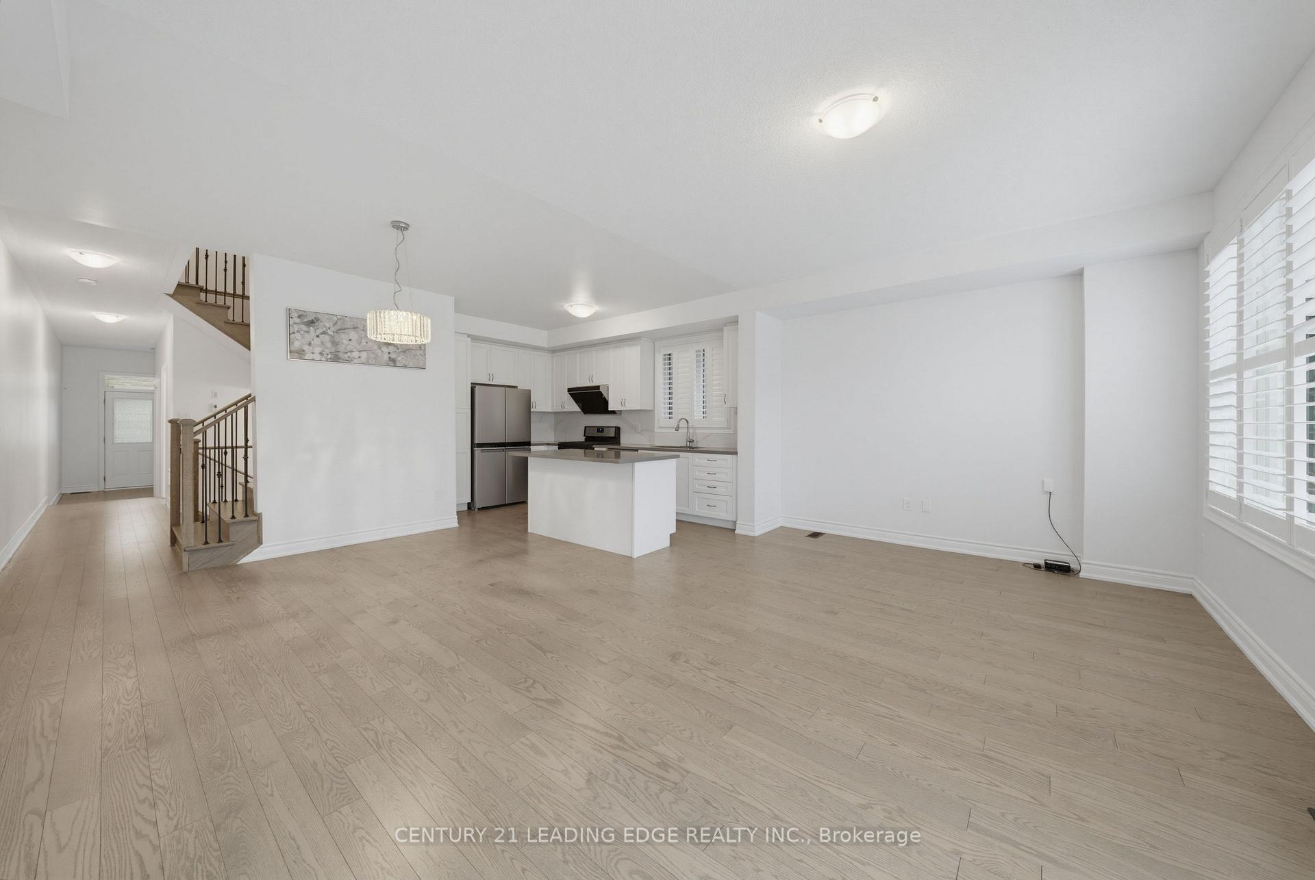 Photo 5 of 28 Liam Lane, Markham, Cedarwood — HOMEH