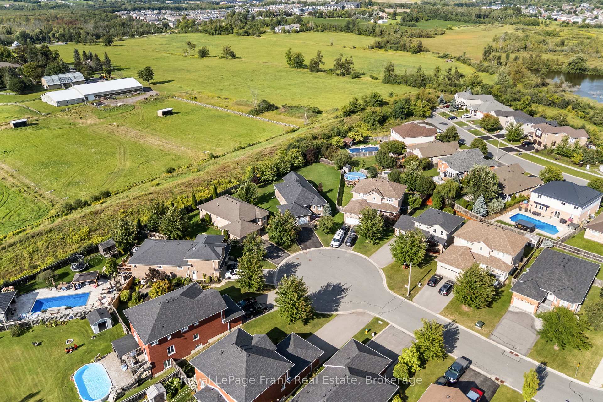Photo 45 of 18 Matthews Court, Peterborough, Monaghan Ward 2 — HOMEH