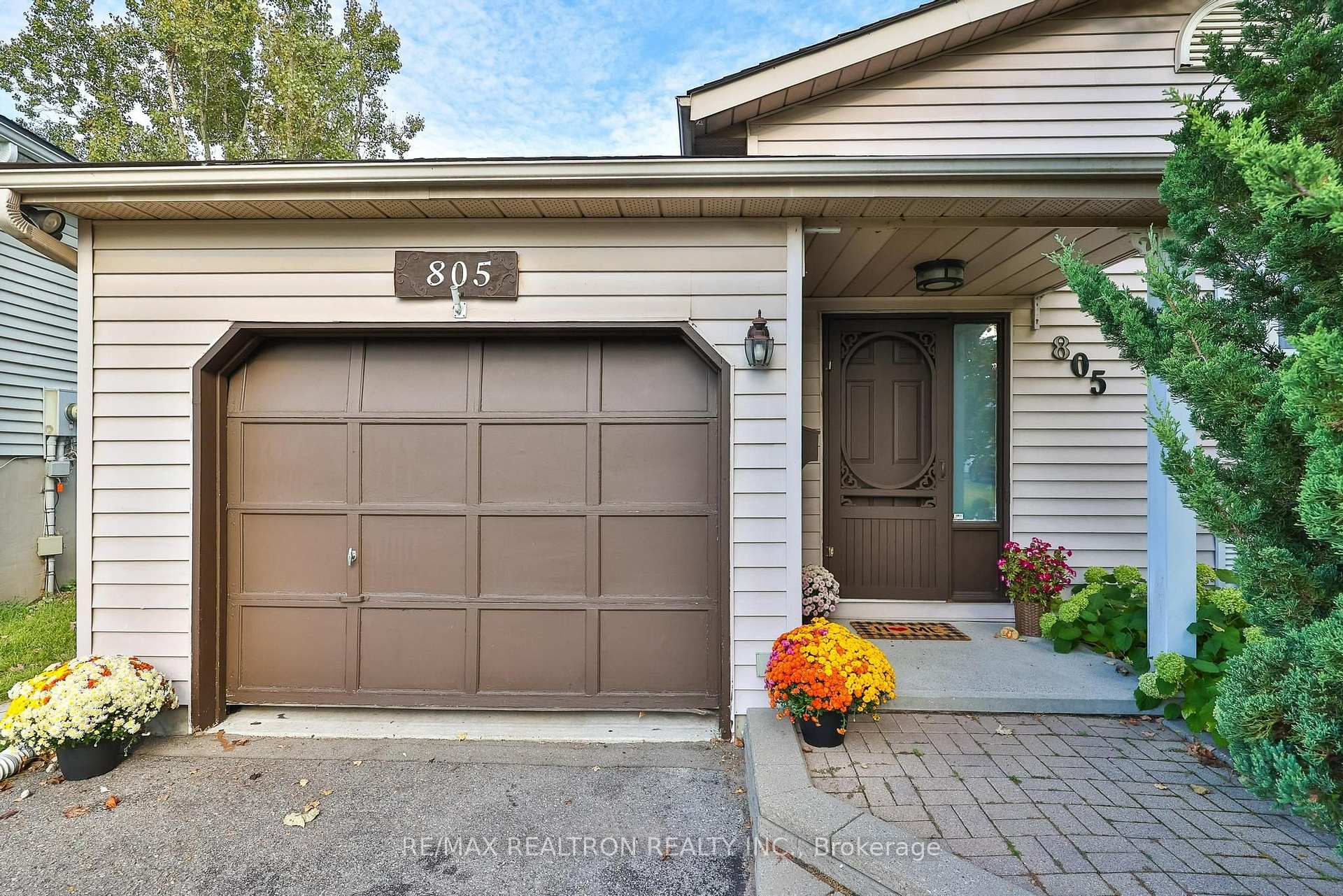 Photo 2 of 805 Milford Drive, Peterborough, Ashburnham Ward 4 — HOMEH