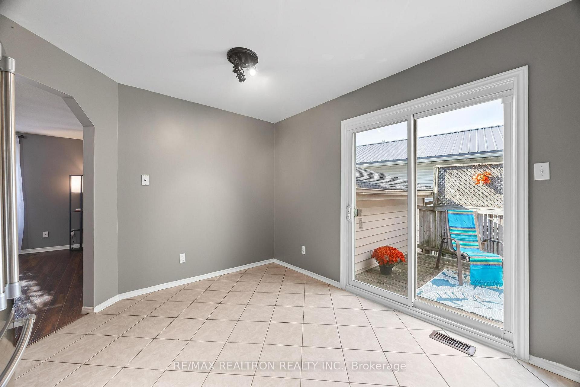 Photo 9 of 805 Milford Drive, Peterborough, Ashburnham Ward 4 — HOMEH
