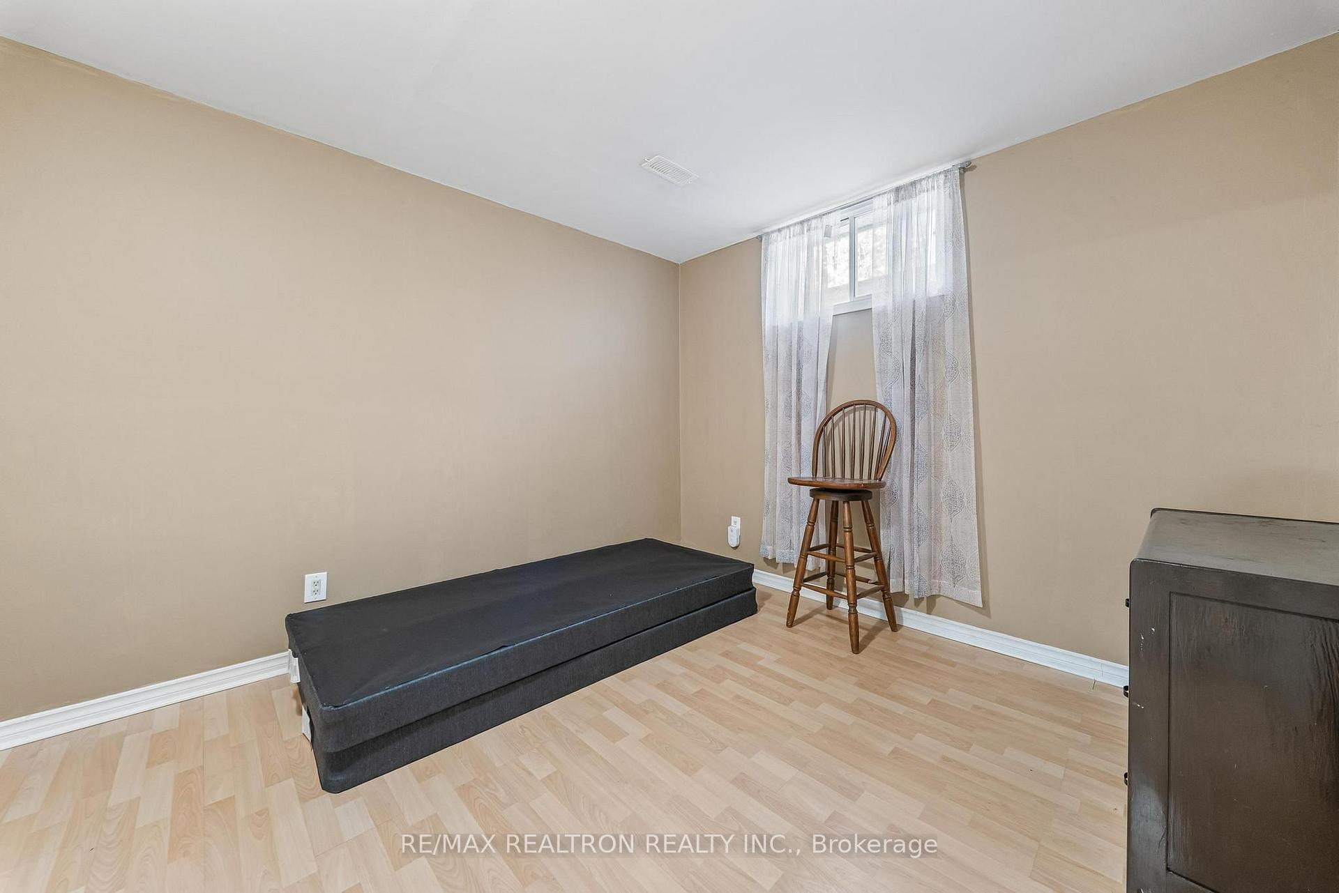 Photo 24 of 805 Milford Drive, Peterborough, Ashburnham Ward 4 — HOMEH