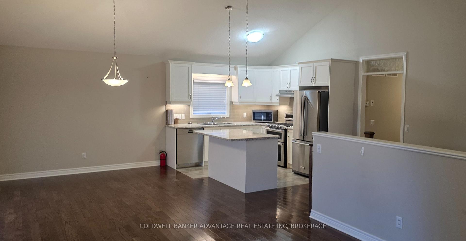 Photo 5 of 284 Classic Avenue, Welland, Lincoln/Crowland — HOMEH