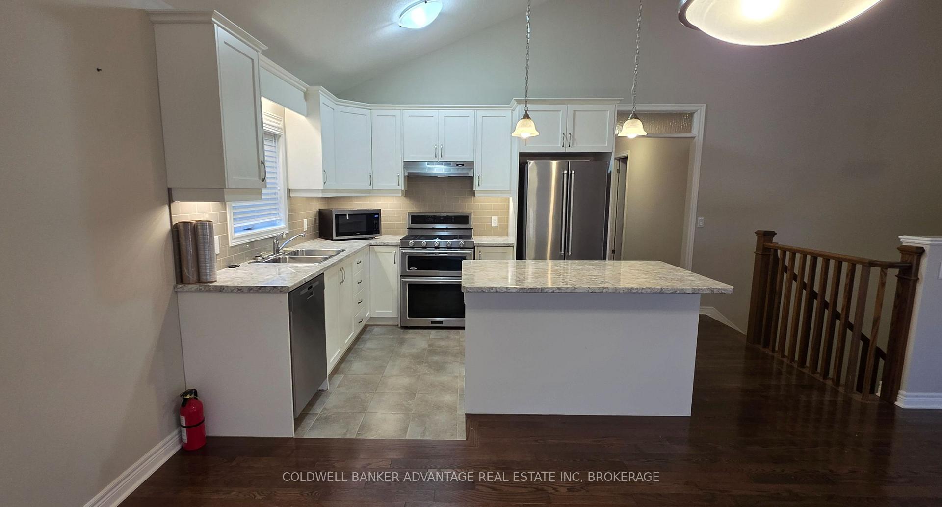 Photo 6 of 284 Classic Avenue, Welland, Lincoln/Crowland — HOMEH