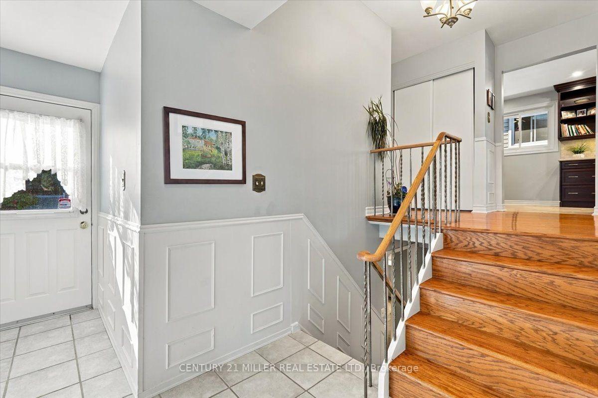 Photo 4 of 2044 Coral Crescent, Burlington, Mountainside — HOMEH