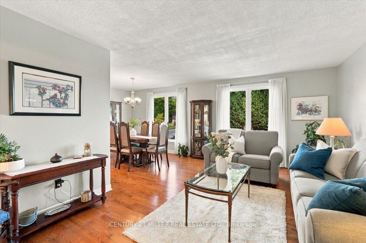 Photo 7 of 2044 Coral Crescent, Burlington, Mountainside — HOMEH