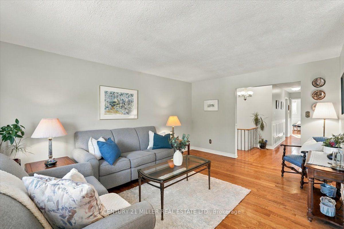 Photo 9 of 2044 Coral Crescent, Burlington, Mountainside — HOMEH