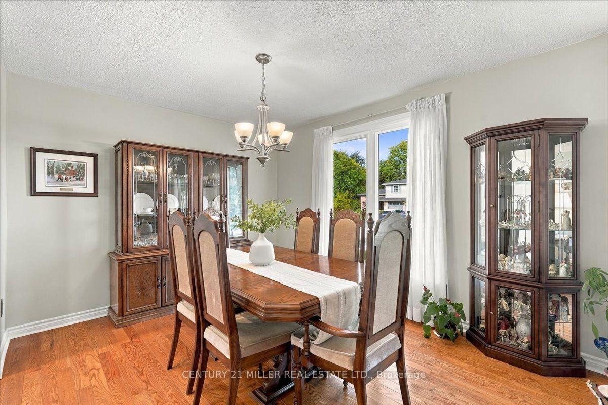 Photo 10 of 2044 Coral Crescent, Burlington, Mountainside — HOMEH