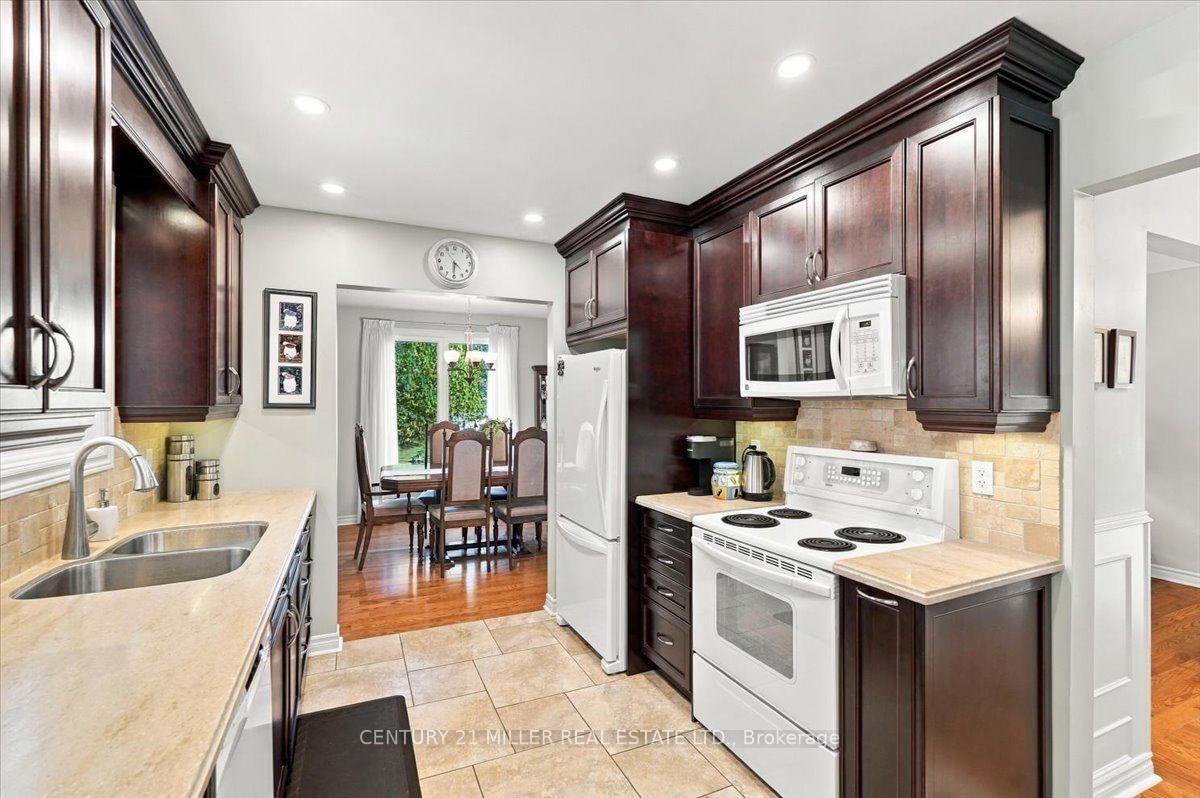 Photo 15 of 2044 Coral Crescent, Burlington, Mountainside — HOMEH